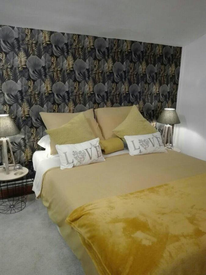 L'Esquilon Chambre D'Hote Bed & Breakfast Thiat Exterior photo