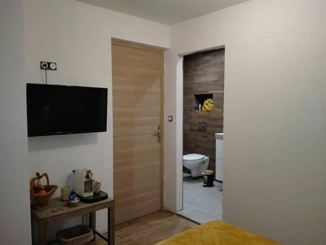L'Esquilon Chambre D'Hote Bed & Breakfast Thiat Exterior photo
